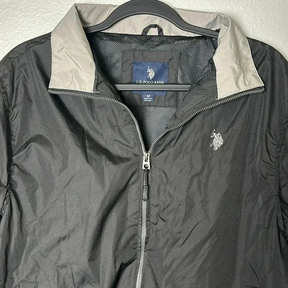 U.S. Polo Assn Men’s Mesh Lined Windbreaker in Black - Picture 2 of 7